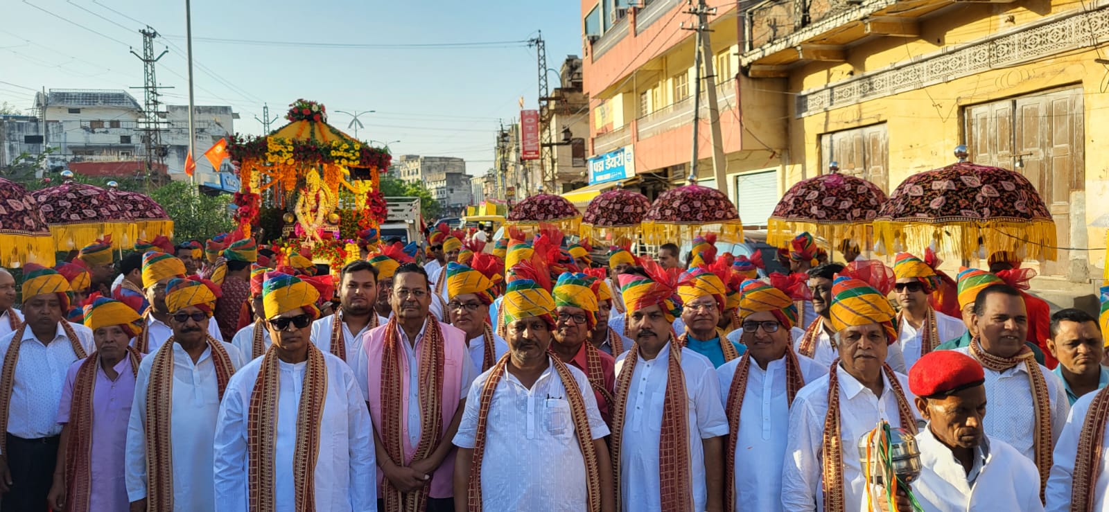 अग्रसेन जयंती पर निकली भव्य शोभा यात्रा अग्रसेन जयंती पर निकली भव्य शोभा यात्रा