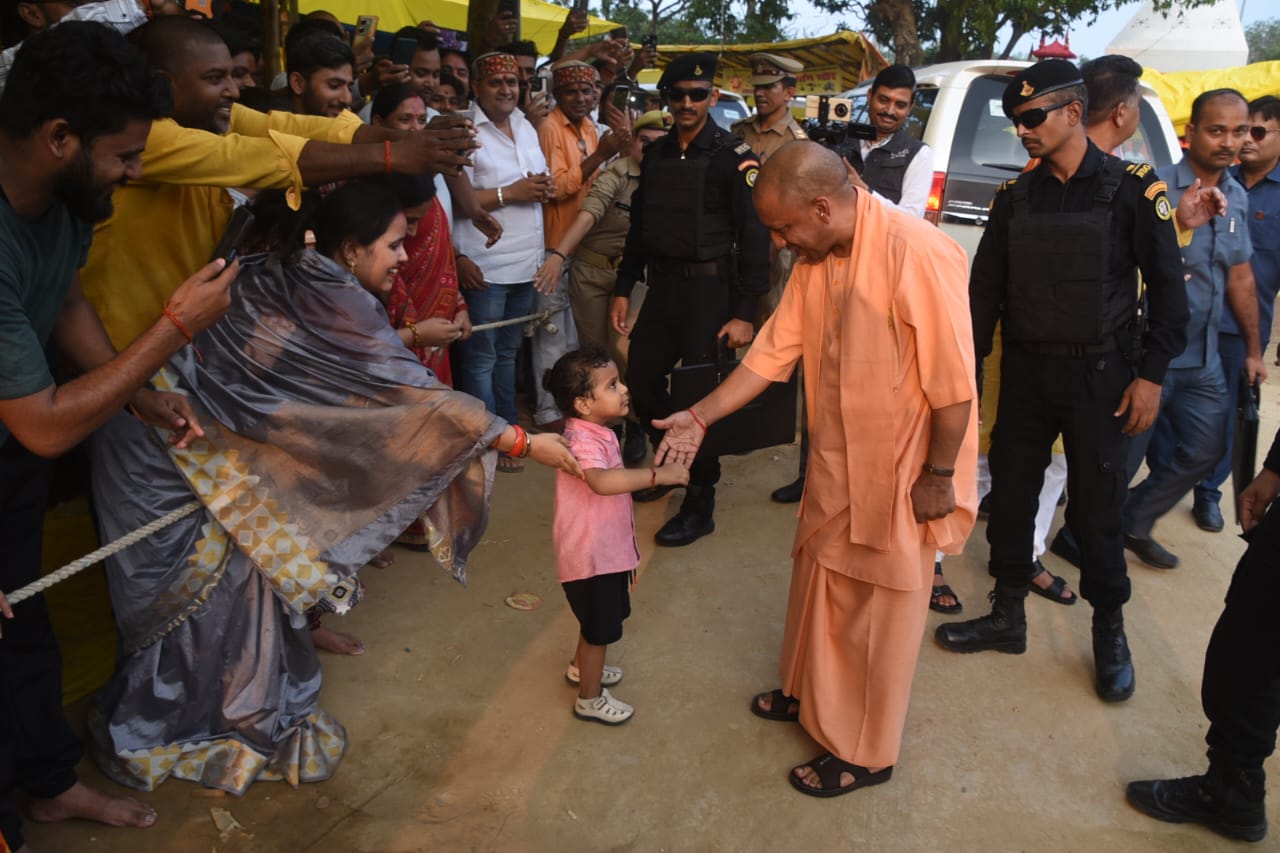 बुढ़िया माई मंदिर परिसर में हुए सुंदरीकरण कार्यों का मुख्यमंत्री ने किया निरीक्षण*