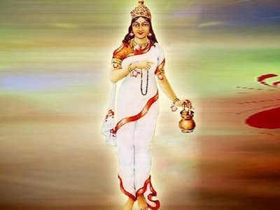 नवरात्रि के दूसरे दिन कि गई देवी दुर्गा के ब्रह्मचारिणी स्वरूप की पूजा अर्चना नवरात्रि के दूसरे दिन कि गई देवी दुर्गा के ब्रह्मचारिणी स्वरूप की पूजा अर्चना