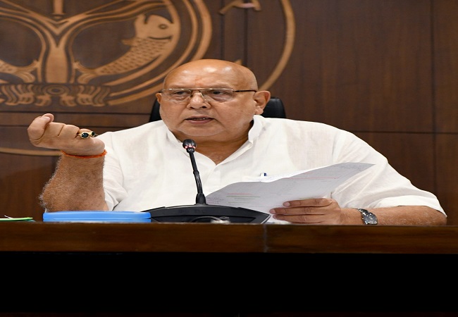 पत्रकार वार्ता करते कृषि मंत्री सूर्य प्रताप शाही पत्रकार वार्ता करते कृषि मंत्री सूर्य प्रताप शाही