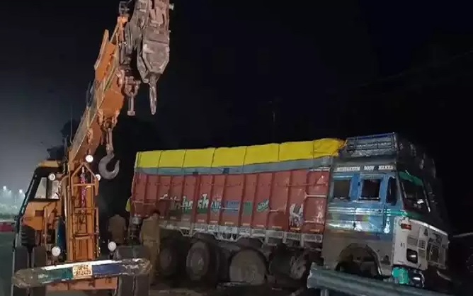 यहीं हुआ हादसा। ट्रैक्टर में सवार सभी व्यक्ति मजदूर थे। फोटो-इंटरनेट मीडिया। यहीं हुआ हादसा। ट्रैक्टर में सवार सभी व्यक्ति मजदूर थे। फोटो-इंटरनेट मीडिया।