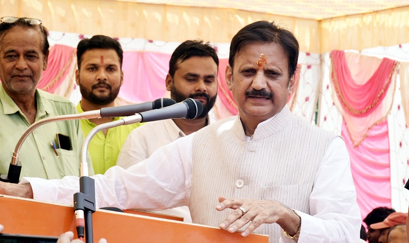 गोपद नदी में नव निर्मित पुल के शुभारंभ कार्यक्रम को संबोधित करते हुए उप मुख्यमंत्री शुक्ल गोपद नदी में नव निर्मित पुल के शुभारंभ कार्यक्रम को संबोधित करते हुए उप मुख्यमंत्री शुक्ल