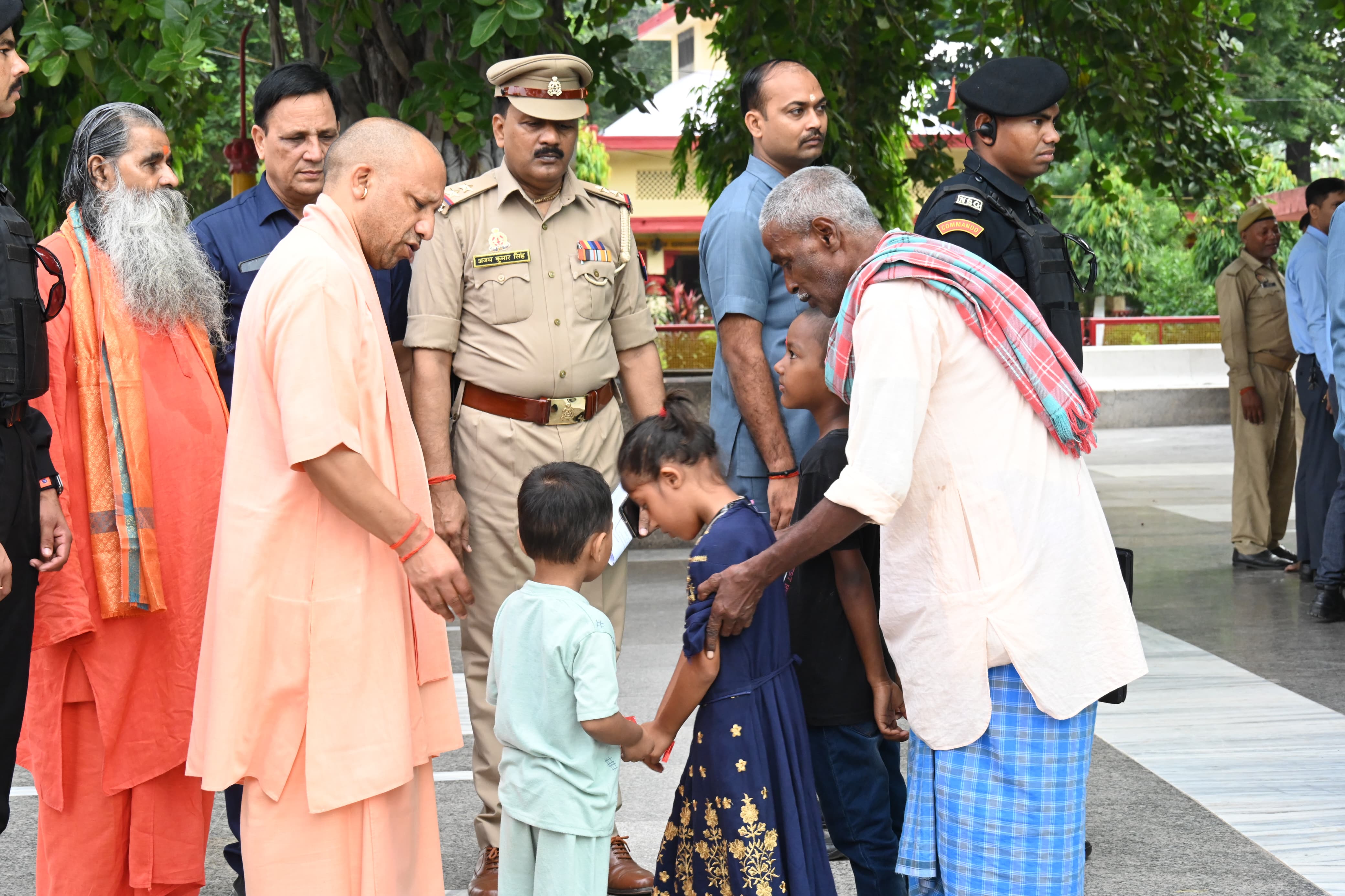 *हर जरूरतमंद का आयुष्मान कार्ड बनवाने के निर्देश दिए सीएम योगी ने* *हर जरूरतमंद का आयुष्मान कार्ड बनवाने के निर्देश दिए सीएम योगी ने*