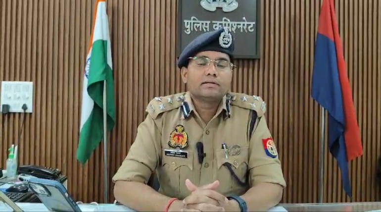 डाक्टर पर लगे आरोपों को लेकर जानकारी देते अपर पुलिस आयुक्त डाक्टर पर लगे आरोपों को लेकर जानकारी देते अपर पुलिस आयुक्त