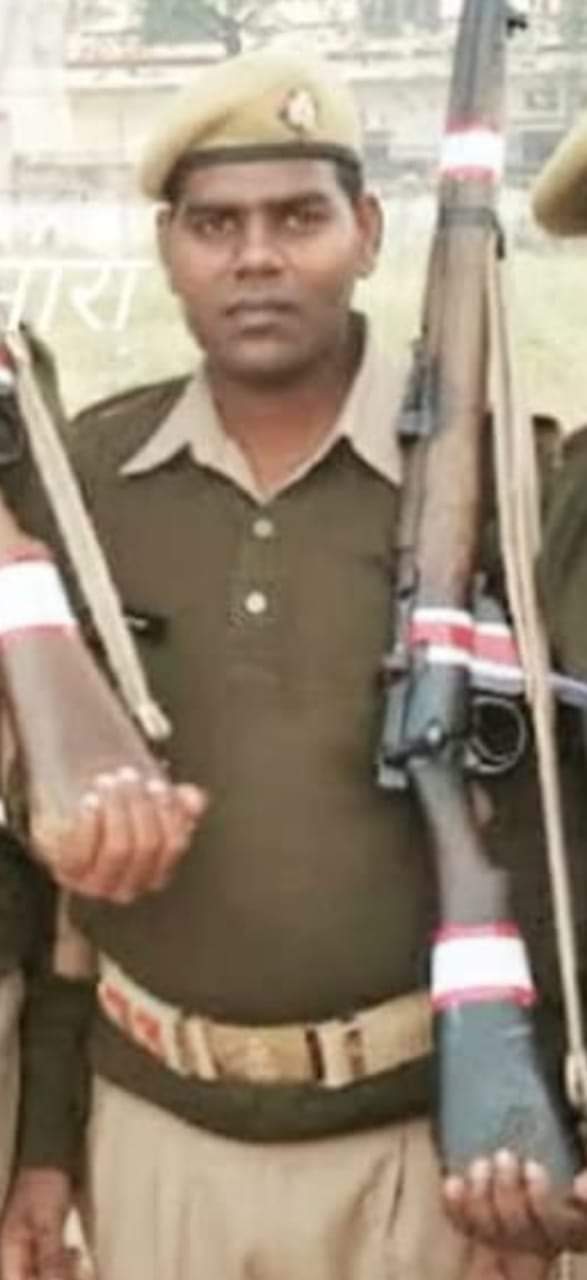 मृतक सुनील की फाइल फोटो, शिक्षक से पहले की थी पुलिस की नौकरी