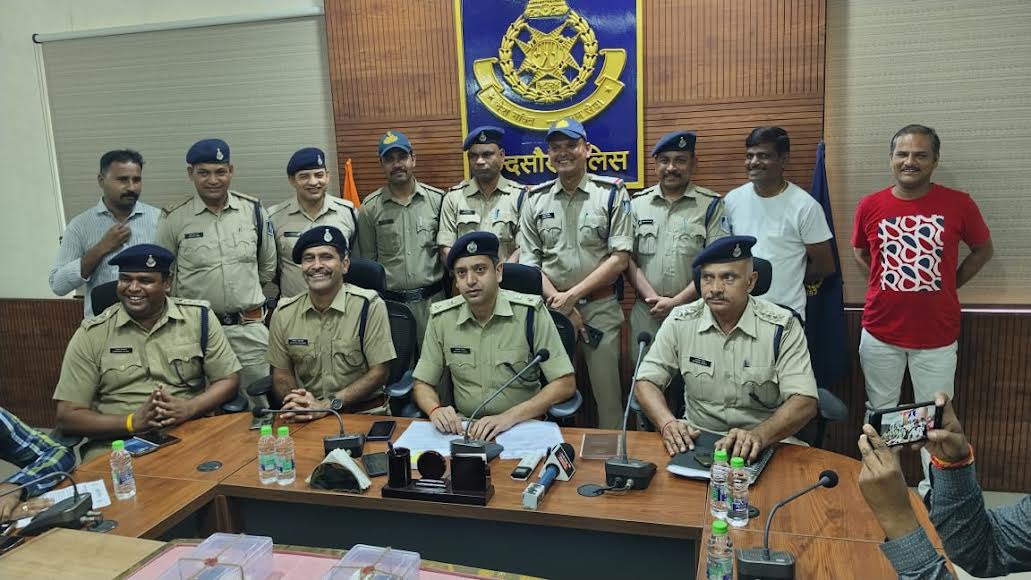 ढाबा संचालक पर हुई फाईरिंग के आरोपी पुलिस की पकड़ में, पारिवारिक विवाद के चलते चलाई थी गोली ढाबा संचालक पर हुई फाईरिंग के आरोपी पुलिस की पकड़ में, पारिवारिक विवाद के चलते चलाई थी गोली