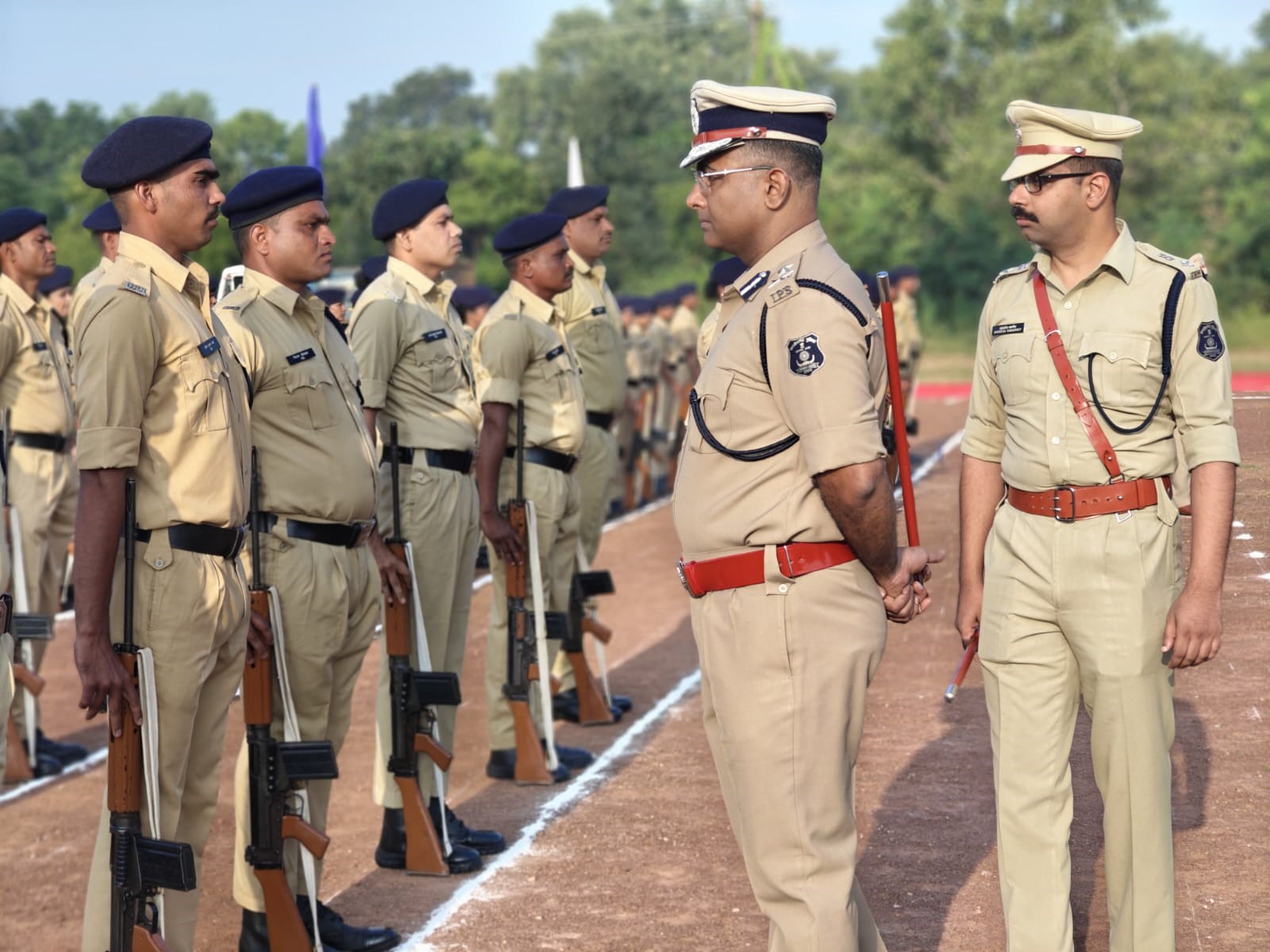 रक्षित केंद्र धमतरी में वार्षिक निरीक्षण करते हुए आईजी अमरेश मिश्रा। रक्षित केंद्र धमतरी में वार्षिक निरीक्षण करते हुए आईजी अमरेश मिश्रा।