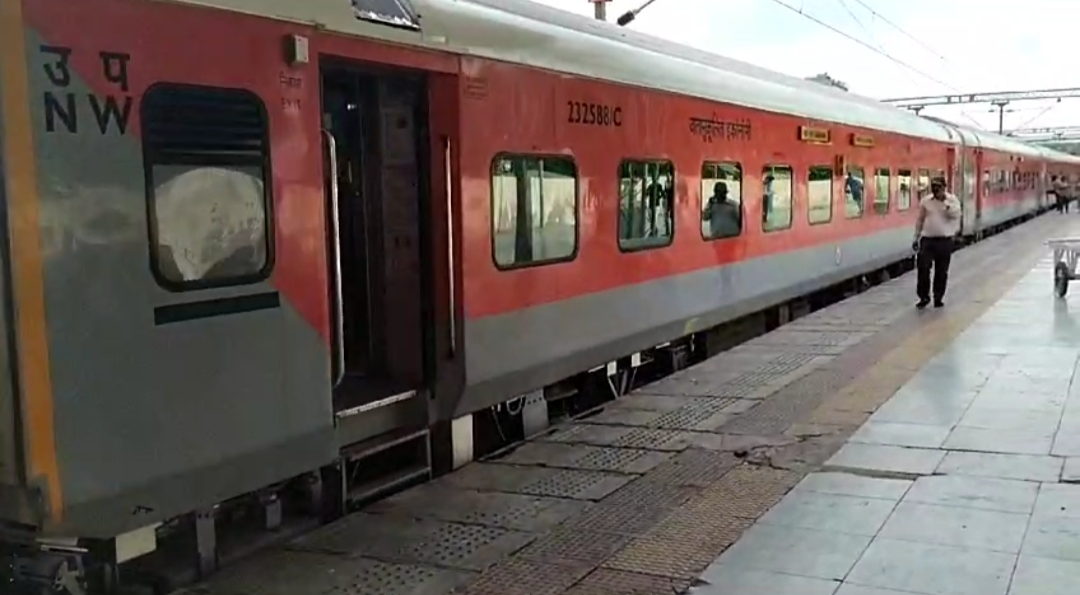 त्योहार पर 9 अक्टूबर से चलेंगी स्पेशल रेल सेवाएं त्योहार पर 9 अक्टूबर से चलेंगी स्पेशल रेल सेवाएं