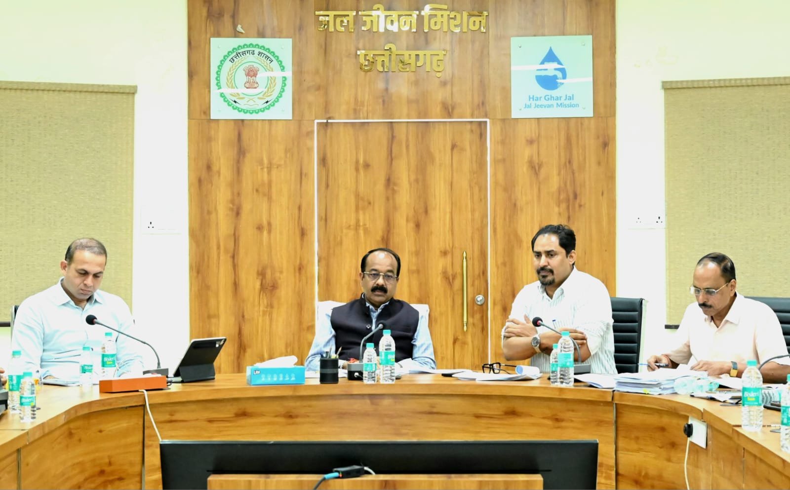 उप मुख्यमंत्री तथा लोक स्वास्थ्य यांत्रिकी मंत्री अरुण साव लोक स्वास्थ्य यांत्रिकी विभाग के कार्यों की समीक्षा करते हुए उप मुख्यमंत्री तथा लोक स्वास्थ्य यांत्रिकी मंत्री अरुण साव लोक स्वास्थ्य यांत्रिकी विभाग के कार्यों की समीक्षा करते हुए