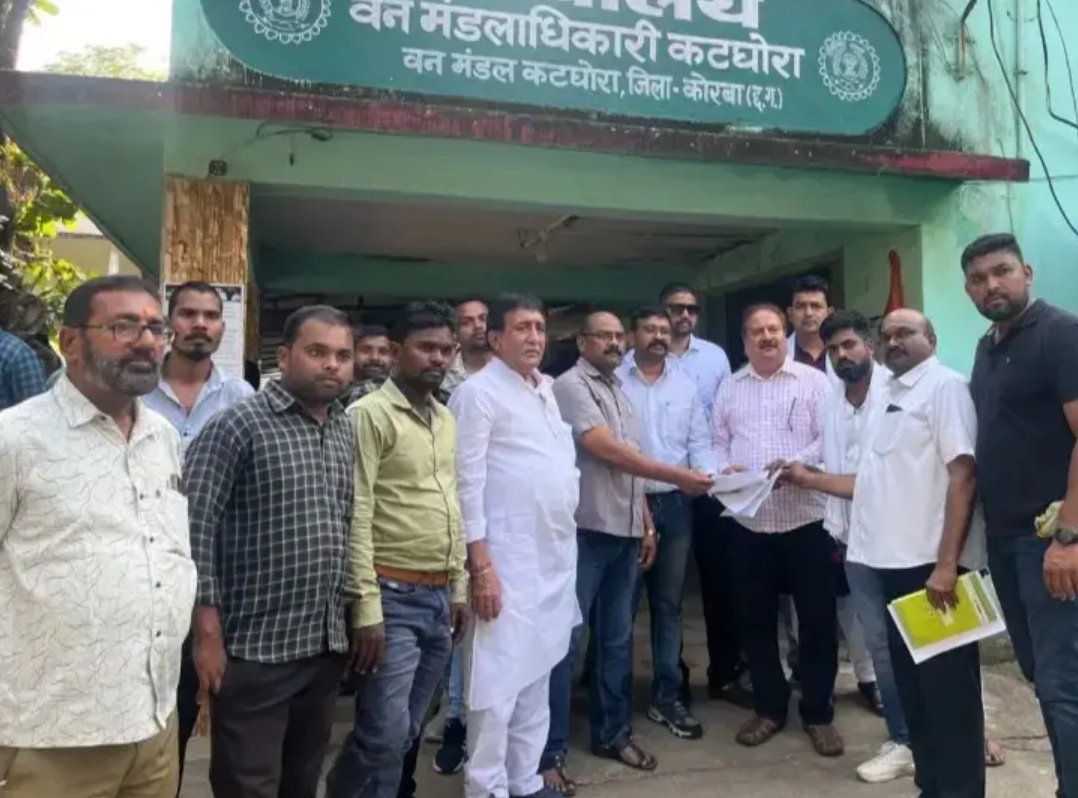 कोरबा सांसद ज्योत्सना महंत का अपमान: कांग्रेसियों का उग्र प्रदर्शन कोरबा सांसद ज्योत्सना महंत का अपमान: कांग्रेसियों का उग्र प्रदर्शन