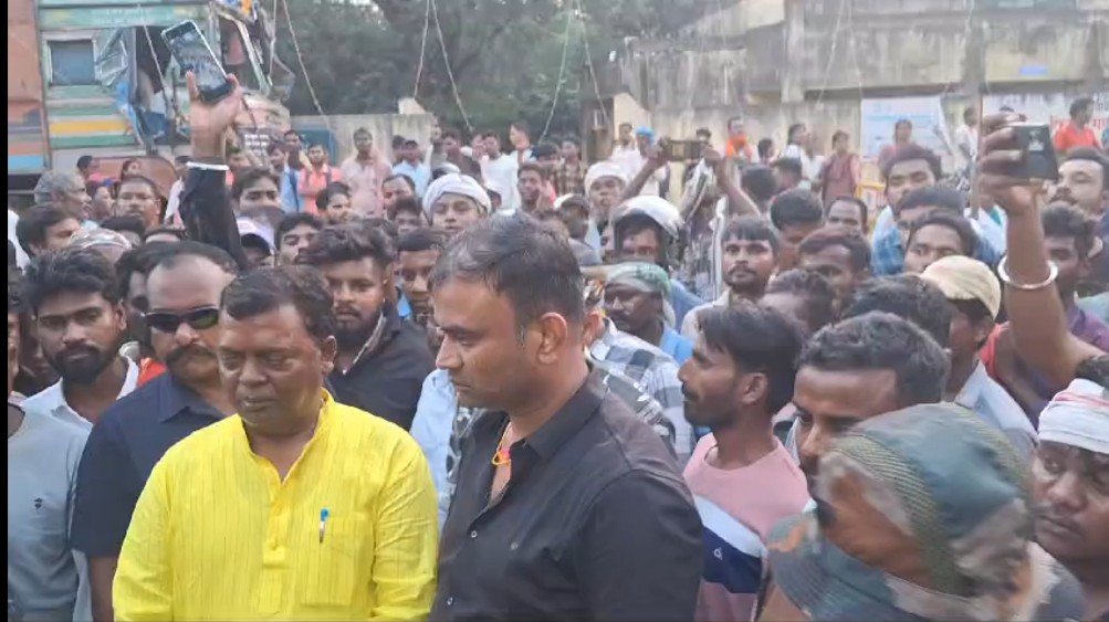 परिजनों से मिलने पहुंचे सांसद चंद्र प्रकाश चौधरी