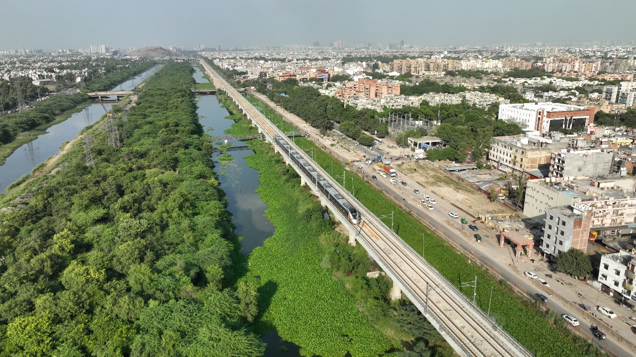 ट्रायल रन के दौरान नमो भारत ट्रेन