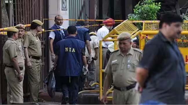 महाराष्ट्र के तीन जिलों में एनआईए और एटीएस का छापा, 4 हिरासत में महाराष्ट्र के तीन जिलों में एनआईए और एटीएस का छापा, 4 हिरासत में