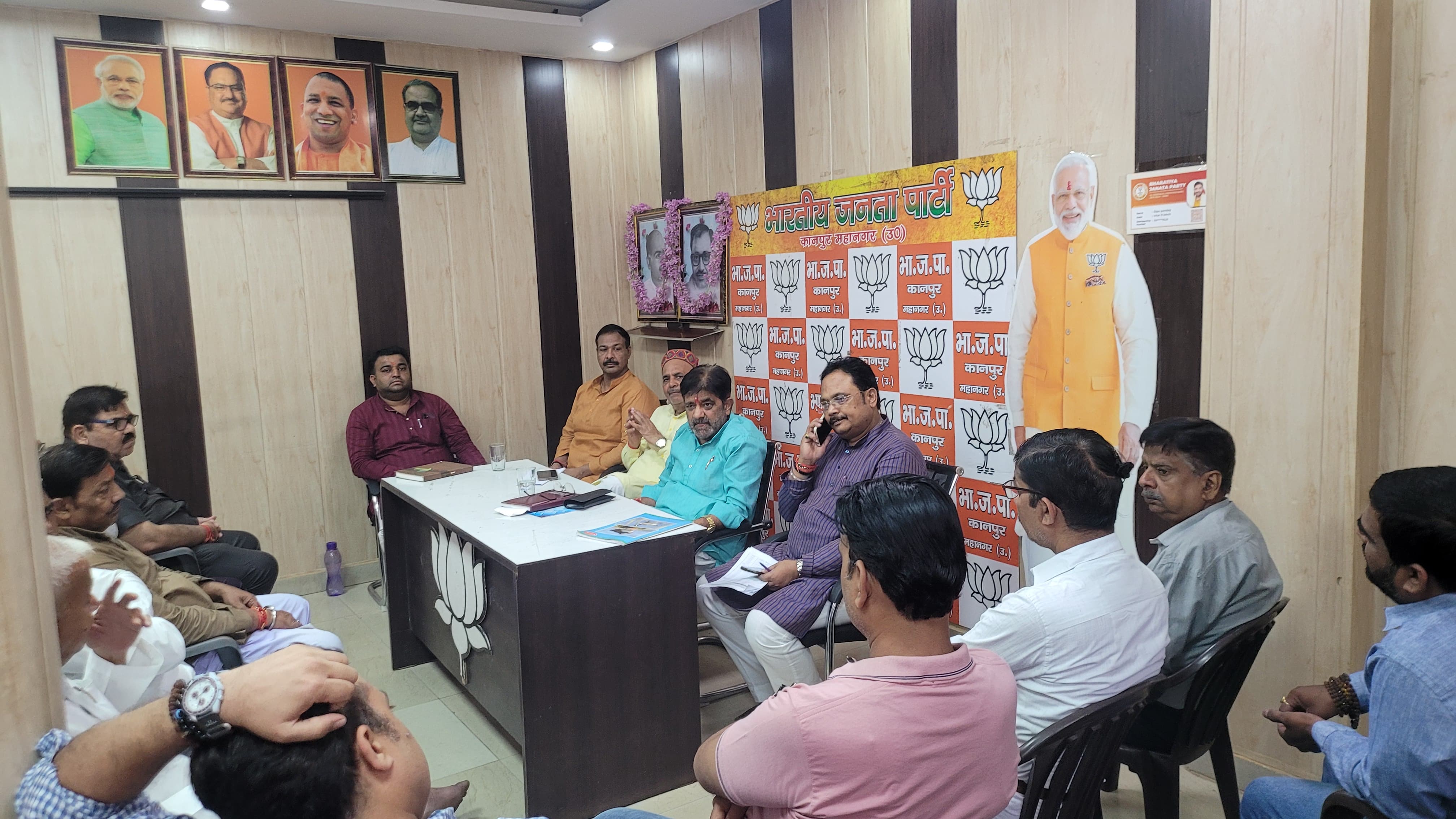सदस्यता अभियान की समीक्षा करते भाजपा जिलाध्यक्ष दीपू पाण्डेय व अन्य पदाधिकारी सदस्यता अभियान की समीक्षा करते भाजपा जिलाध्यक्ष दीपू पाण्डेय व अन्य पदाधिकारी