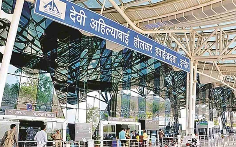 इंदौर एयरपोर्ट (फाइल फोटो) इंदौर एयरपोर्ट (फाइल फोटो)