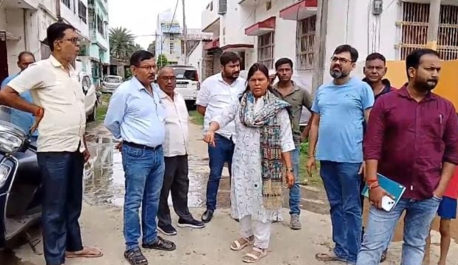 जायजा लेती महापौर जायजा लेती महापौर