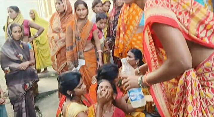 रोते बिलखते परिजन रोते बिलखते परिजन
