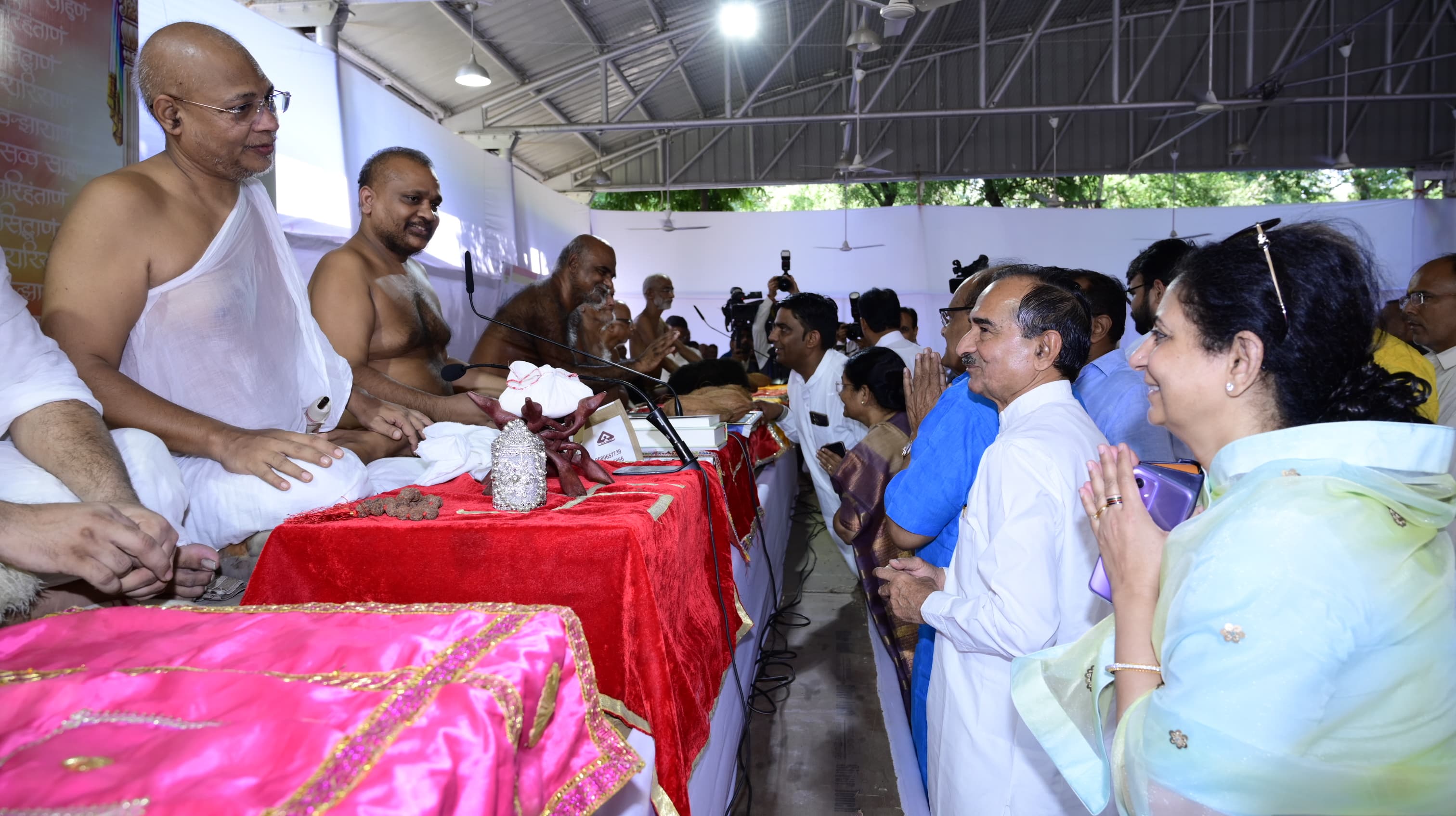 भाजपा प्रदेश अध्यक्ष मदन राठौड़ ने सामूहिक क्षमावाणी कार्यक्रम में जैन संतों से लिया आशीर्वाद भाजपा प्रदेश अध्यक्ष मदन राठौड़ ने सामूहिक क्षमावाणी कार्यक्रम में जैन संतों से लिया आशीर्वाद