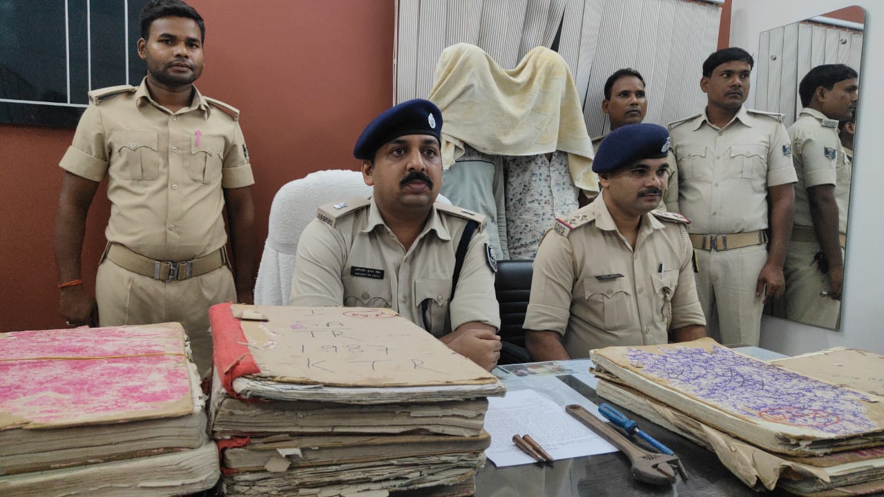 जानकारी देते एसडीपीओ जानकारी देते एसडीपीओ