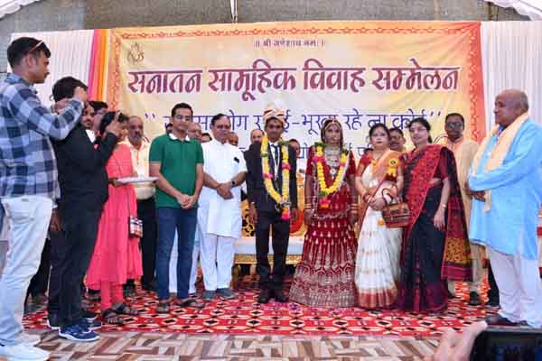 छतरपुर : जनसहयोग रसोई ने 10 कन्याओं का घर बसाया , दिया आशीर्वाद छतरपुर : जनसहयोग रसोई ने 10 कन्याओं का घर बसाया , दिया आशीर्वाद