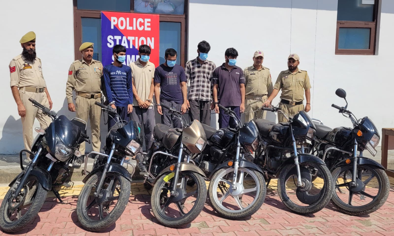 02 interdistrict gang busted, 5 notorious thieves arrested 02 interdistrict gang busted, 5 notorious thieves arrested