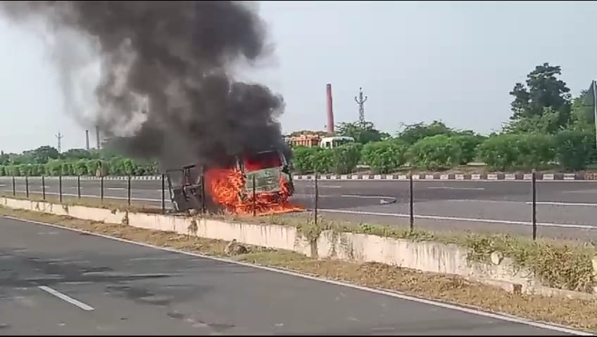 भीलवाड़ा में चलती स्कार्पियो कार बनी द बर्निंग कार