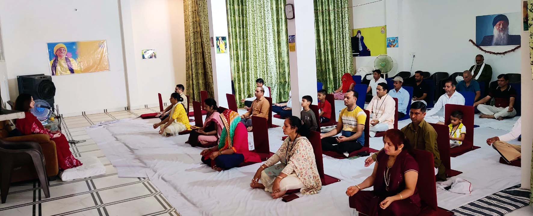 कौशिक नगर स्थित साधना केंद्र में आयोजित ध्यान कार्यक्रम में भाग लेते साधक। कौशिक नगर स्थित साधना केंद्र में आयोजित ध्यान कार्यक्रम में भाग लेते साधक।