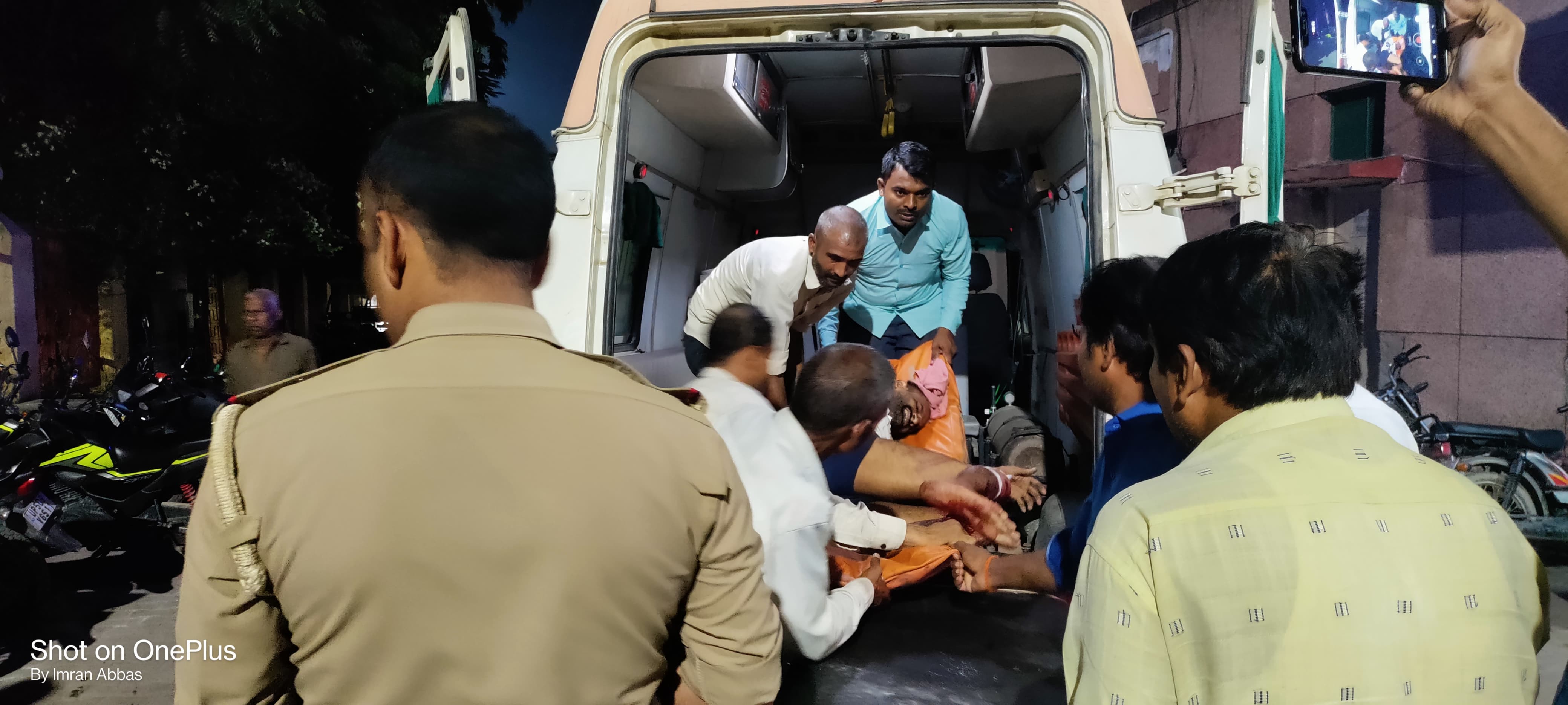 जमीनी विवाद में मारपीट में युवक गम्भीर रूप से घायल, घायल ने गोली मारने का लगाया आरोप जमीनी विवाद में मारपीट में युवक गम्भीर रूप से घायल, घायल ने गोली मारने का लगाया आरोप