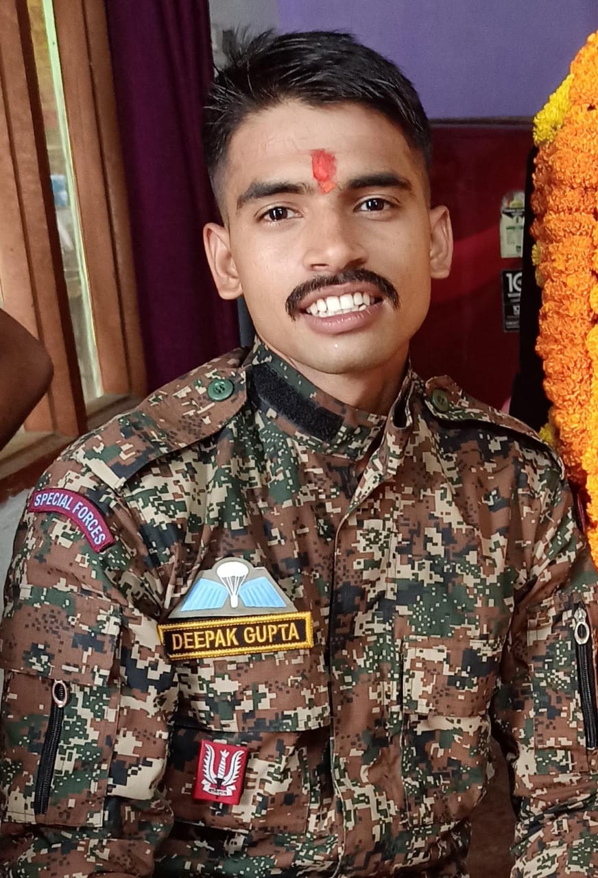 गृह जनपद पहुंचने पैरा कमांडो दीपक का हुआ स्वागत