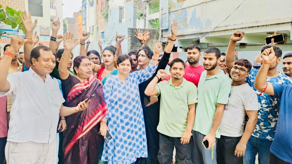सदस्यता ग्रहण करते किन्नर सदस्यता ग्रहण करते किन्नर