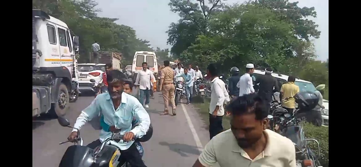 ग्रामीणों ने पुलिस व वन विभाग की टीम पर किया पथराव, कई घायल, गाड़ियां भी क्षतिग्रस्त