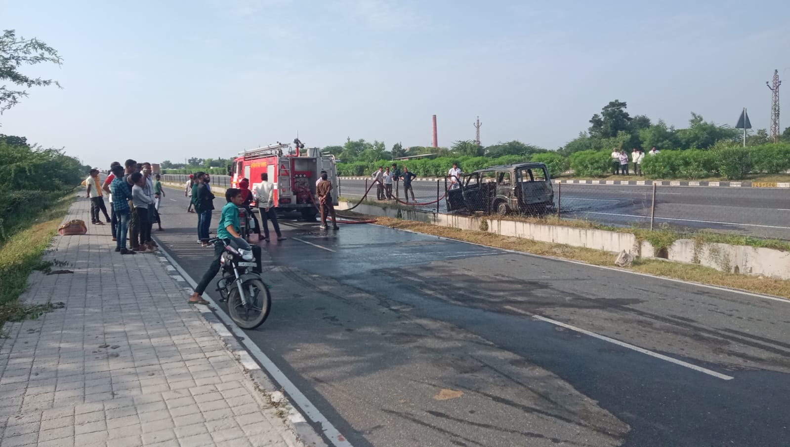 भीलवाड़ा में चलती स्कार्पियो कार बनी द बर्निंग कार 3 भीलवाड़ा में चलती स्कार्पियो कार बनी द बर्निंग कार 3