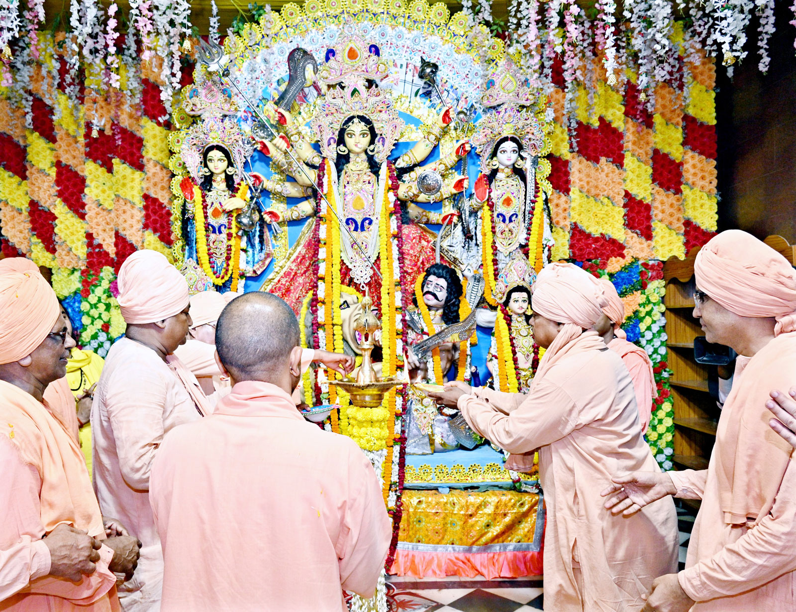 भारत सेवाश्रम आश्रम परिसर में मुख्यमंत्री:फोटो बच्चा गुप्ता