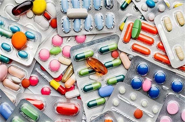 औषधि प्रशासन विभाग ने मेडिकल स्टोर पर छापा मारकर जब्त की ढाई लाख की दवाएं औषधि प्रशासन विभाग ने मेडिकल स्टोर पर छापा मारकर जब्त की ढाई लाख की दवाएं