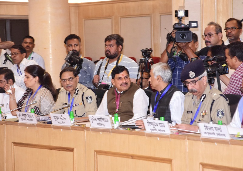 नई दिल्ली में आयोजित वामपंथी उग्रवाद और नक्सलवाद पर बैठक में मुख्यमंत्री डॉ. यादव नई दिल्ली में आयोजित वामपंथी उग्रवाद और नक्सलवाद पर बैठक में मुख्यमंत्री डॉ. यादव