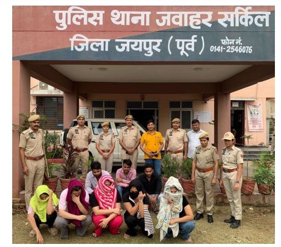 स्पा सेंटर की आड़ में चल रहा था वेश्यावृत्ति का धंधा स्पा सेंटर की आड़ में चल रहा था वेश्यावृत्ति का धंधा