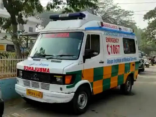 सरकारी एम्बुलेंस। सरकारी एम्बुलेंस।
