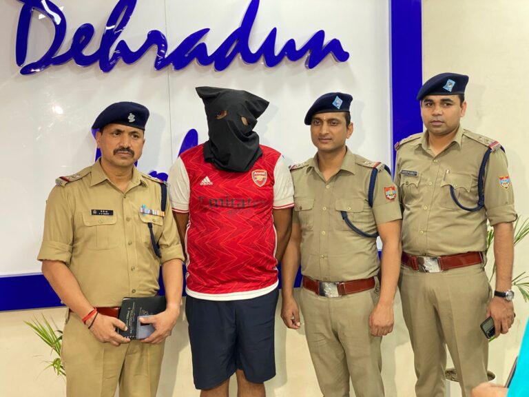 Foreign peddler of Cobra Gang arrested with cocaine worth Rs 50 lakh Foreign peddler of Cobra Gang arrested with cocaine worth Rs 50 lakh