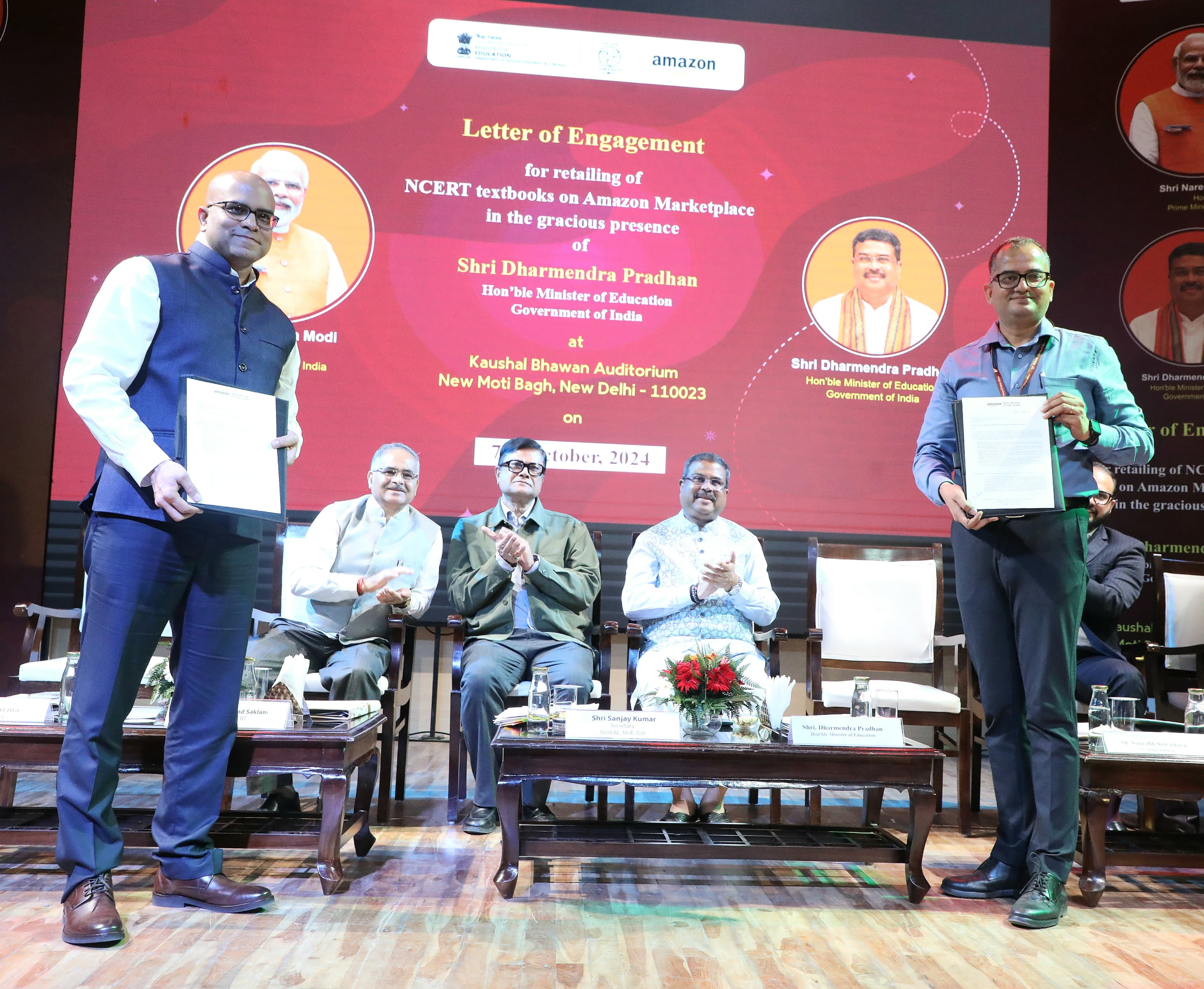 एनसीईआरटी और अमेजॉन के बीच एम ओ यू के दौरान केंद्रीय शिक्षा मंत्री धर्मेंद्र प्रधान और मंत्रालय के ने अधिकारी एनसीईआरटी और अमेजॉन के बीच एम ओ यू के दौरान केंद्रीय शिक्षा मंत्री धर्मेंद्र प्रधान और मंत्रालय के ने अधिकारी