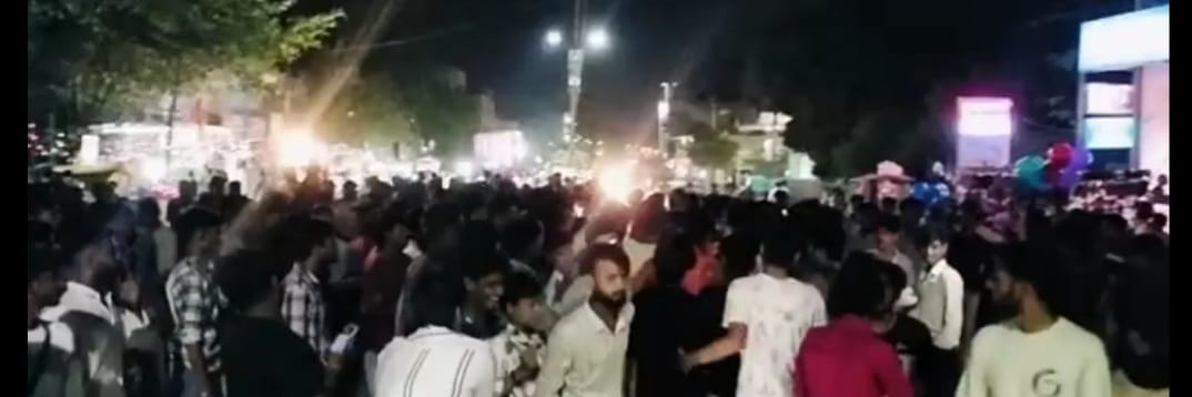 प्रदर्शन, टीआई पर लगाए अभ्रदता के आरोप प्रदर्शन, टीआई पर लगाए अभ्रदता के आरोप