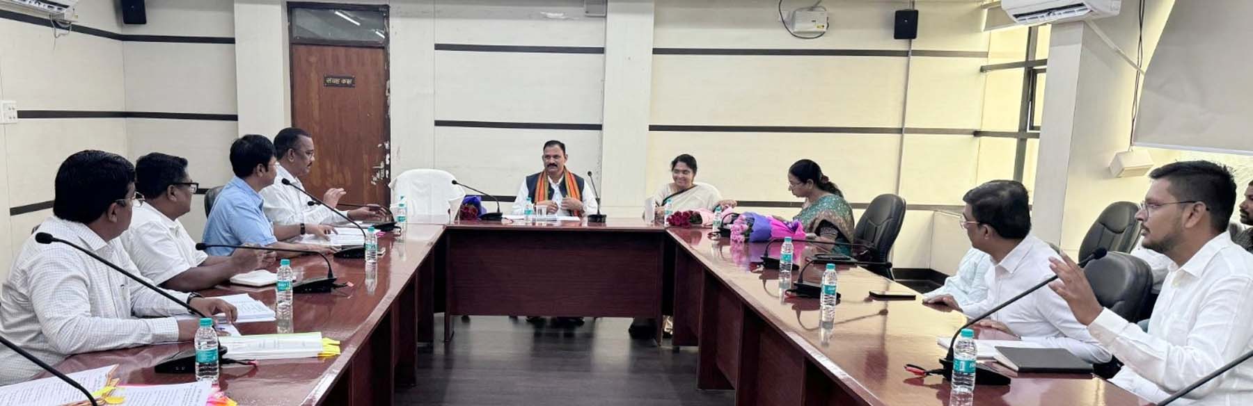 छत्तीसगढ़ स्टेट बेवरेजेस कार्पोरेशन के संचालक मंडल की बैठक लेते स्वास्थ्य मंत्री जायसवाल छत्तीसगढ़ स्टेट बेवरेजेस कार्पोरेशन के संचालक मंडल की बैठक लेते स्वास्थ्य मंत्री जायसवाल