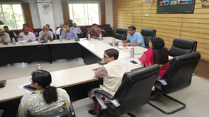 कलेक्टर ने ली समीक्षा बैठक कलेक्टर ने ली समीक्षा बैठक