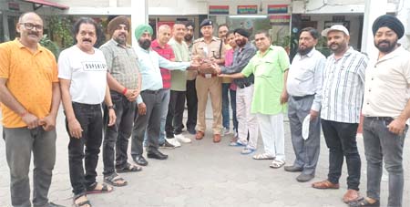 नवनियुक्त कोतवाल का जोरदार स्वागत अभिनंदन किया नवनियुक्त कोतवाल का जोरदार स्वागत अभिनंदन किया