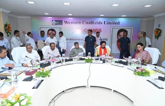 डब्ल्यूसीएल के प्रदर्शन की सीमक्षा बैठक करते जी. किशन रेड्डी डब्ल्यूसीएल के प्रदर्शन की सीमक्षा बैठक करते जी. किशन रेड्डी