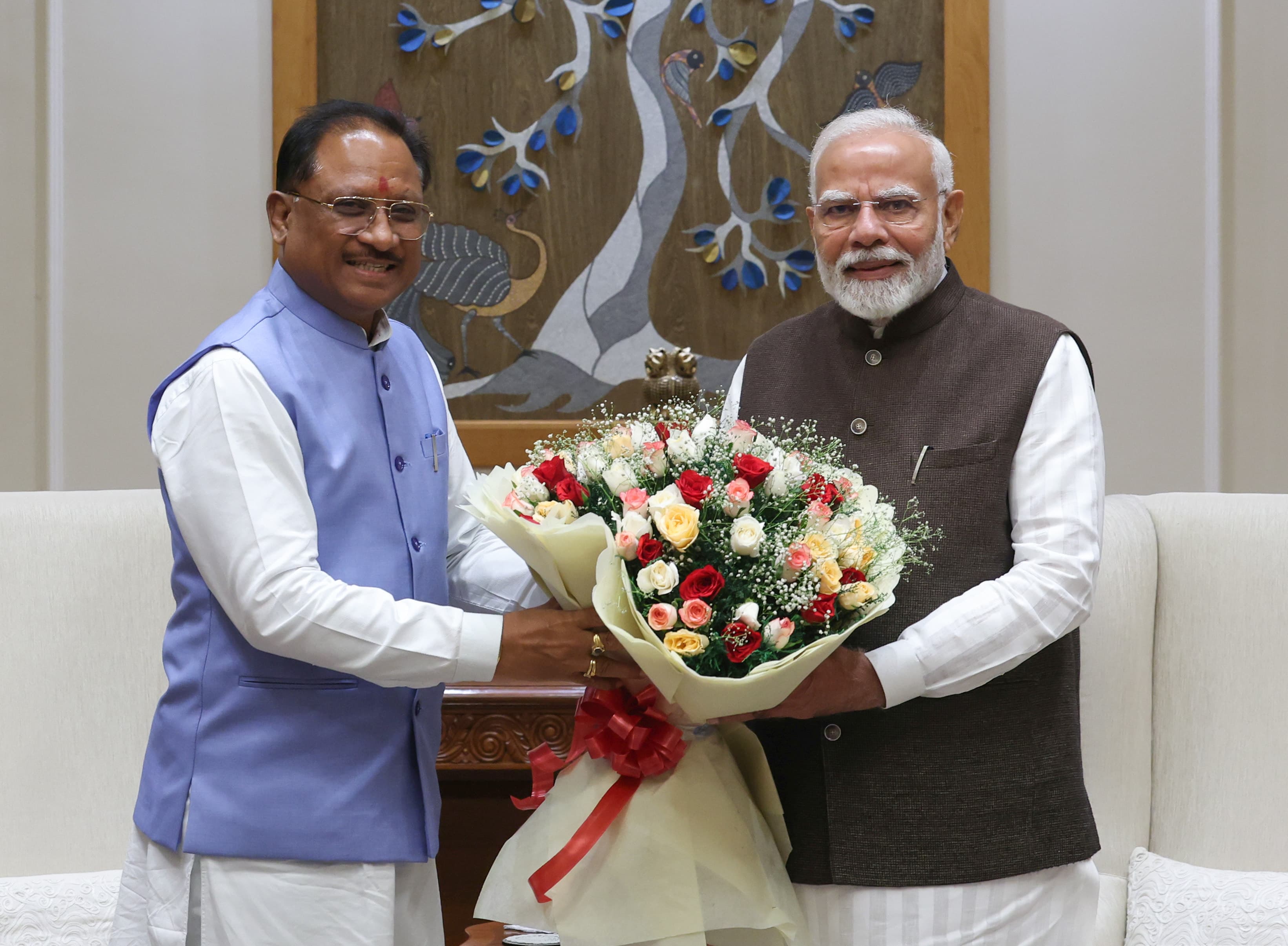 छत्तीसगढ़ के मुख्यमंत्री विष्णुदेव साय प्रधानमंत्री नरेंद्र मोदी से मुलाकात करते हुए छत्तीसगढ़ के मुख्यमंत्री विष्णुदेव साय प्रधानमंत्री नरेंद्र मोदी से मुलाकात करते हुए
