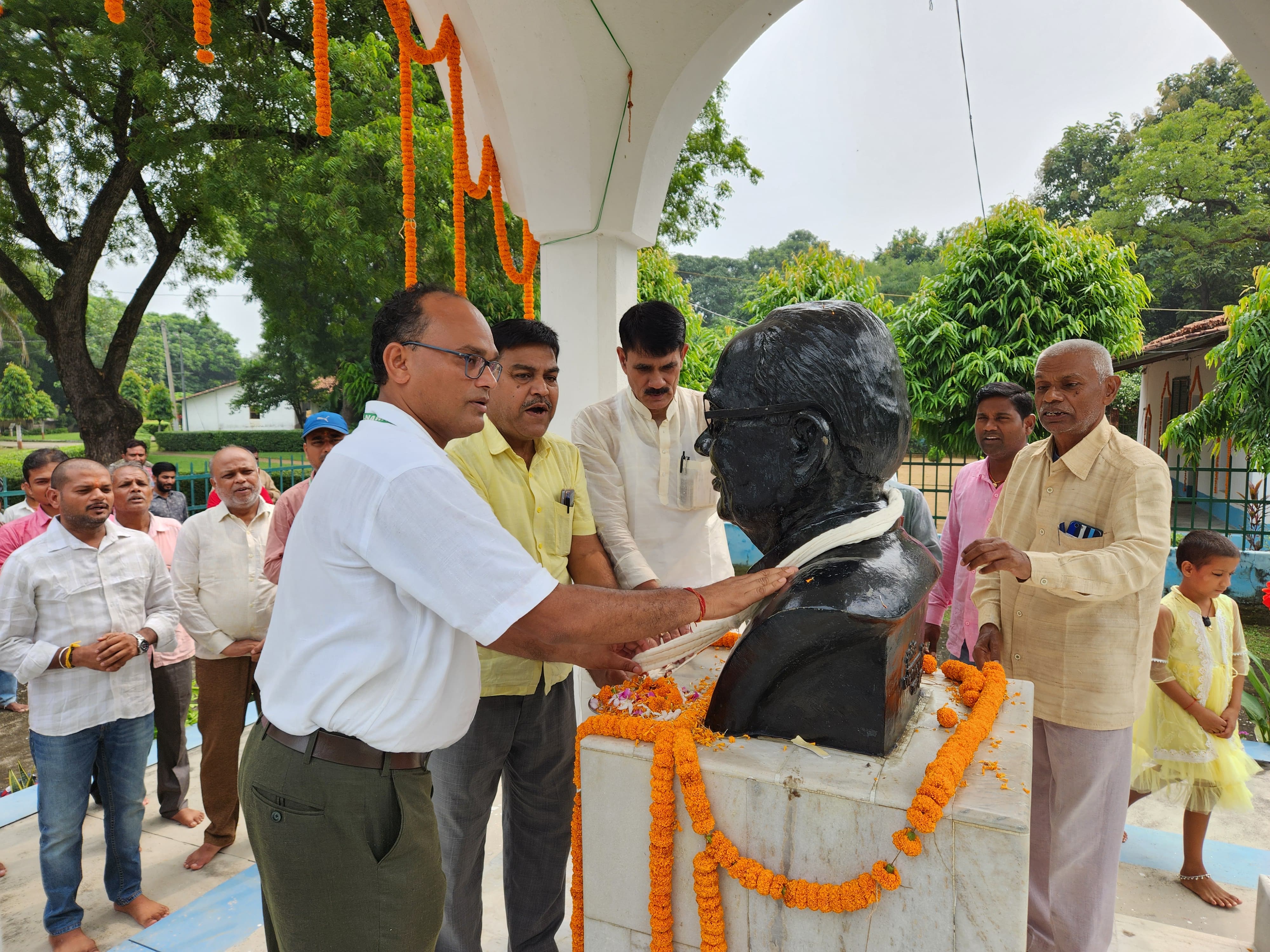 जेपी को श्रद्धांजलि जेपी को श्रद्धांजलि