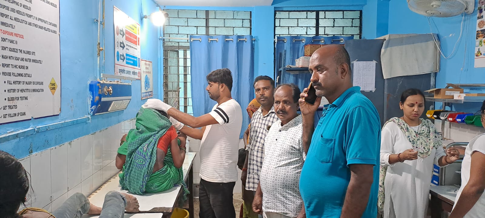 अररिया फोटो:अनुमंडल अस्पताल में घायल का इलाज अररिया फोटो:अनुमंडल अस्पताल में घायल का इलाज