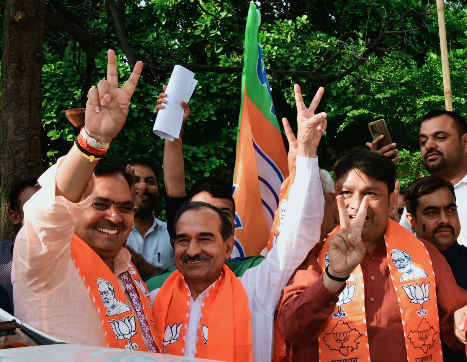 हरियाणा में पाटीर की जीत पर खुशी जताते मुख्यमंत्री हरियाणा में पाटीर की जीत पर खुशी जताते मुख्यमंत्री