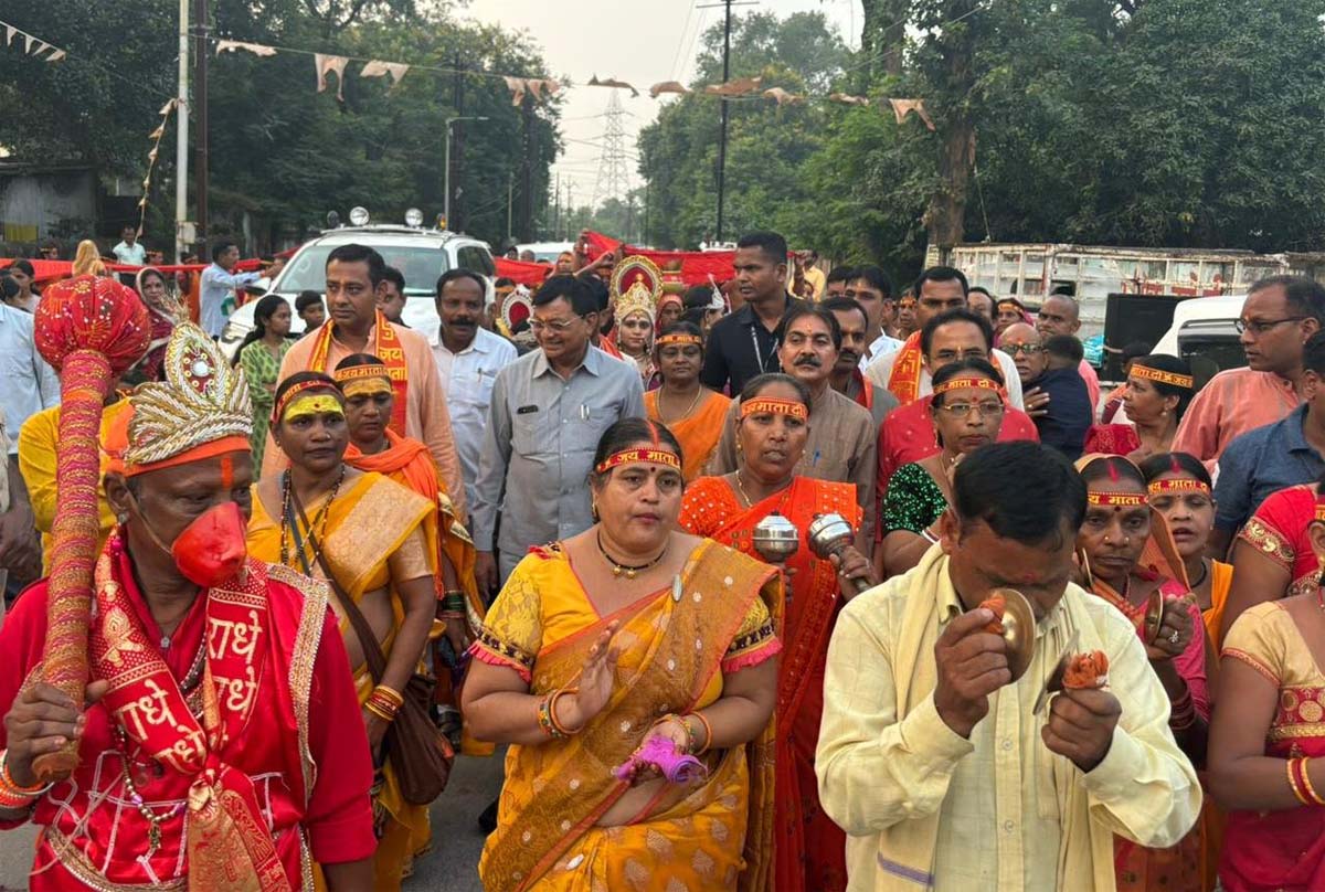 मंत्री लखनलाल देवांगन चुनरी यात्रा में शामिल हुए मंत्री लखनलाल देवांगन चुनरी यात्रा में शामिल हुए