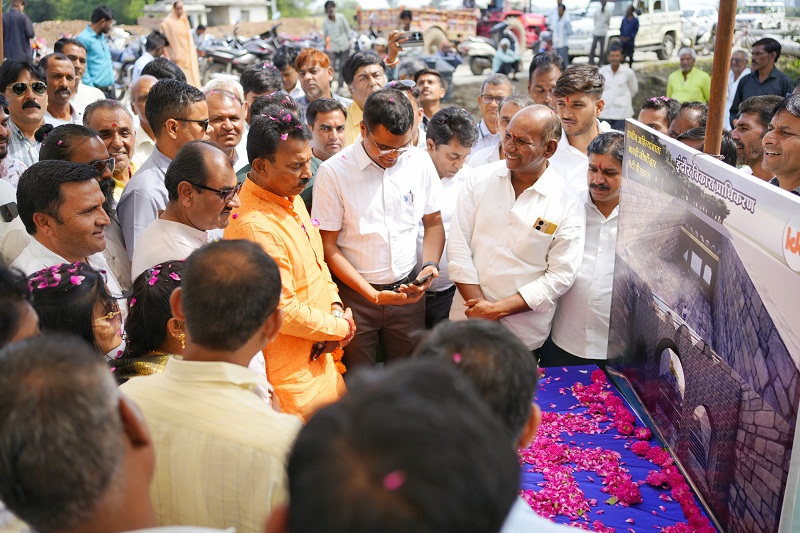 मंत्री सिलावट ने अहिल्या बावड़ी के जीर्णोद्धार एवं उन्नयन कार्य का शुभारंभ किया